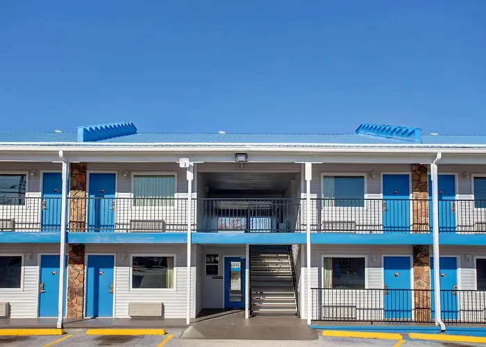 Motel 6 , Mo