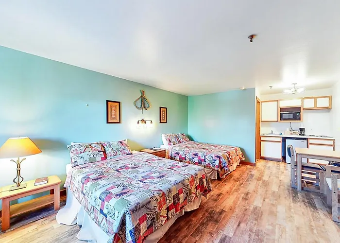 Hotel near College: White Wing Lodge